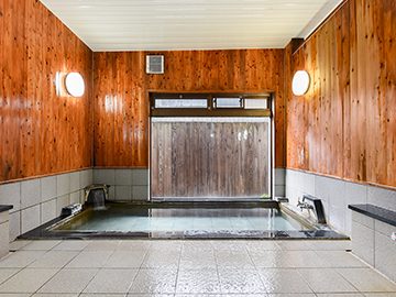 【大浴場│全体】24時間入浴可能！金剱宮の湧き水を使用した「鉱泉」癒しの湯