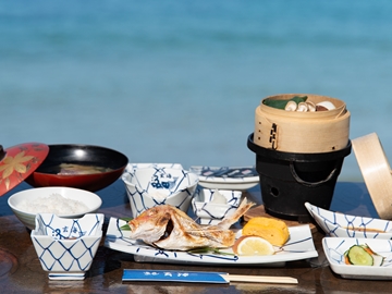 【朝食一例】海の幸を使用した和朝食をご用意。海を眺めながら食べる朝食で特別な1日の始まりを…