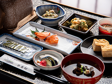 *朝食一例/ボリューム満点の朝食で一日の英気を養ってください