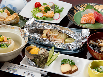 *夕食一例/地元の食材中心に、お肉、お魚、野菜をバランスよく