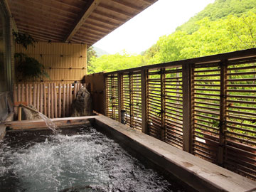 *露天風呂/心地よい風を感じながら名湯“塩江温泉”に浸かる贅沢なひと時。