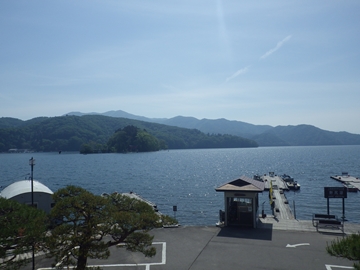 *【周辺】部屋から湖面に映える絶景の朝日や夕日を満喫できるのも当館ならではです。