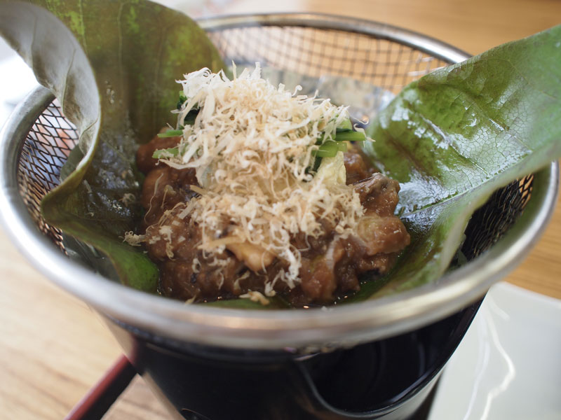 *【ご朝食一例】香ばしい香りが食欲をそそる朴葉味噌。しっかり1日の元気をチャージ♪