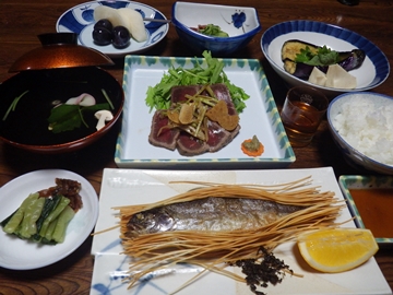 *夕食一例/名物の「虹鱒のそうめん揚げ」や、季節ごとの里山の恵みたっぷりの家庭料理に舌鼓♪