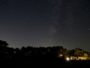 【園内の夜景】晴れた日には満天の星空が眺められます