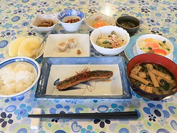 *冬期の朝食一例／栄養たっぷりの朝食を食べて元気にゲレンデへ